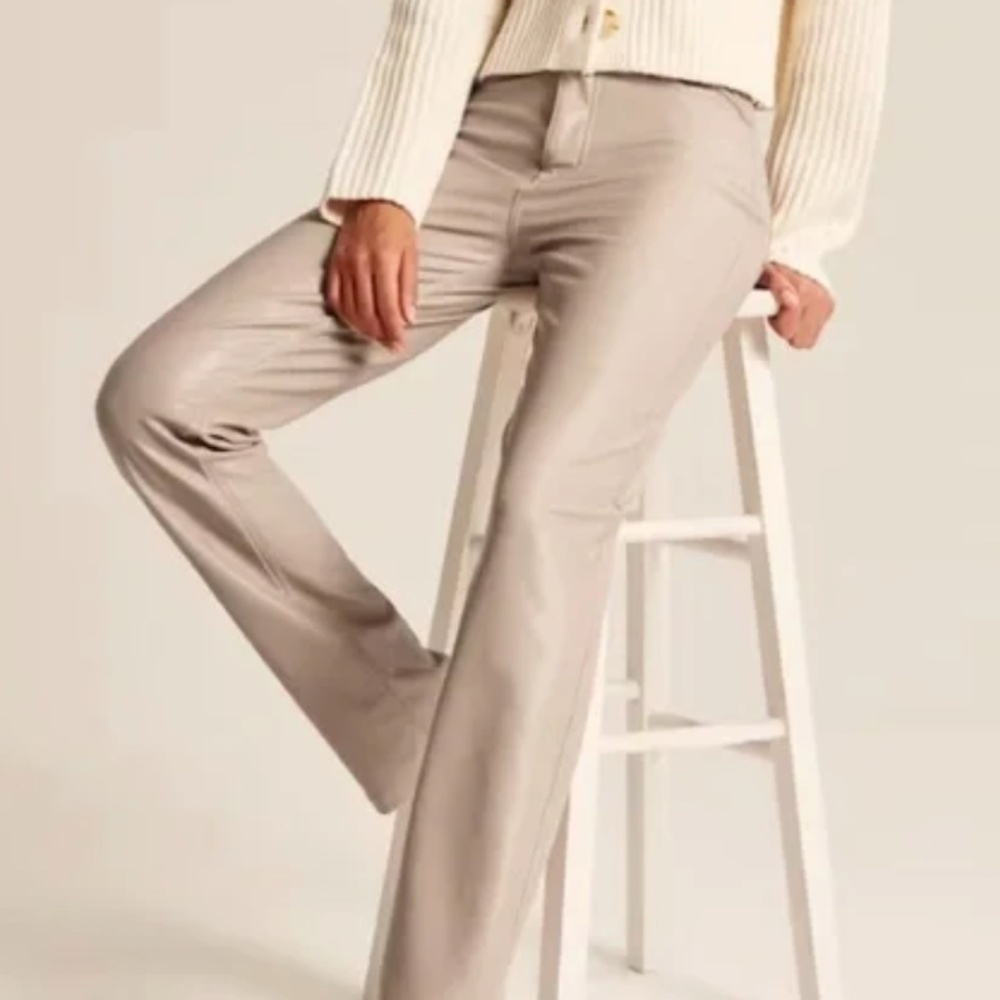A&F 90s Straight Ultra High Rise Vegan-leather